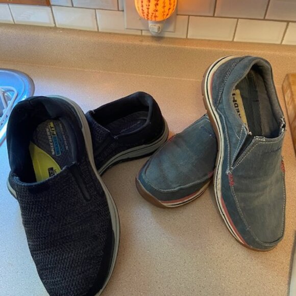 Two Pairs of Mens size 10 Skechers Avvillo Canvas Shoes - Picture 1 of 2